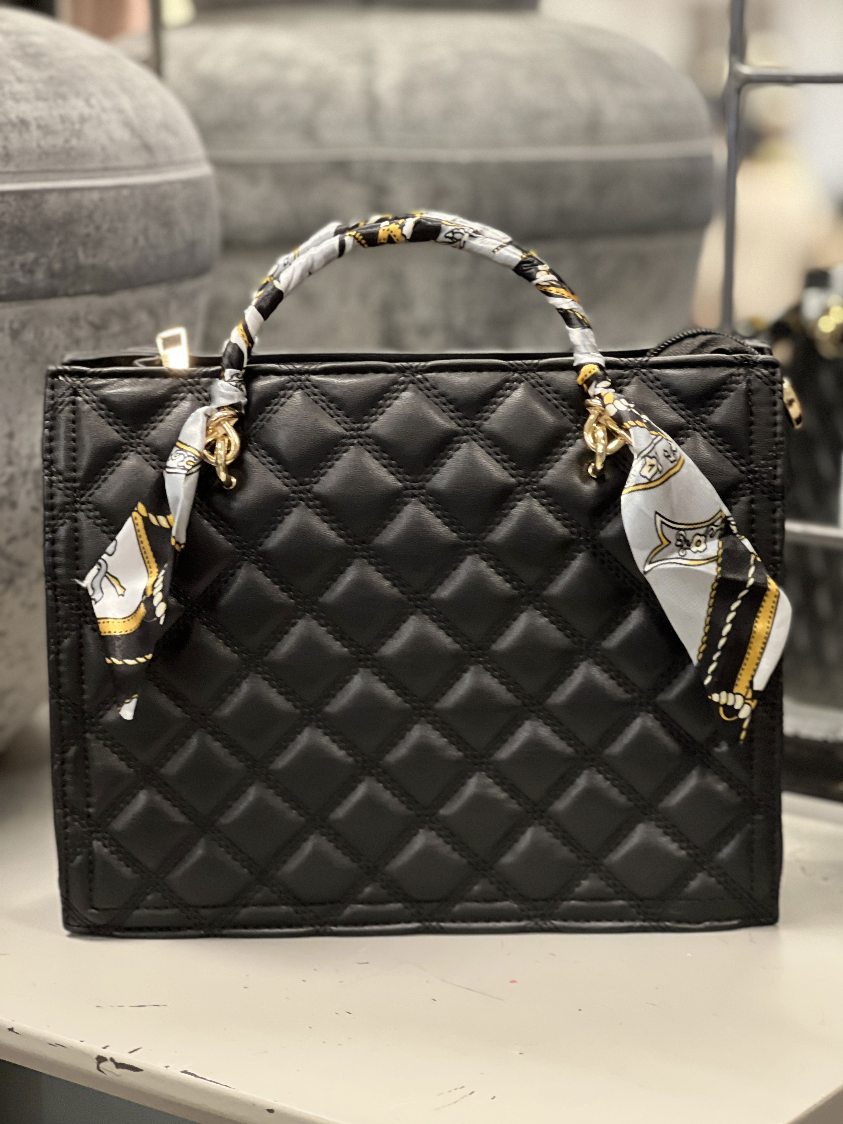 Irena - Djärv quiltad väska med halsduk